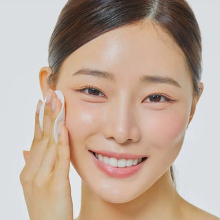Acqua micellare detergente alla niacinamide a basso pH